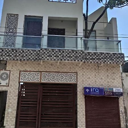 Ira Homestay Mathura - Divine Spiritual Stay ภายนอก รูปภาพ