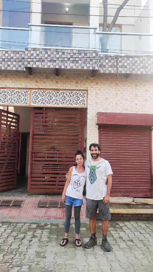Ira Homestay Mathura - Divine Spiritual Stay ภายนอก รูปภาพ