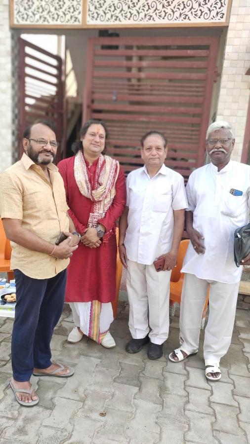 Ira Homestay Mathura - Divine Spiritual Stay ภายนอก รูปภาพ