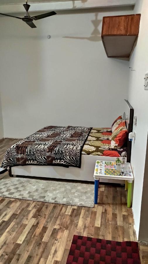 Ira Homestay Mathura - Divine Spiritual Stay ภายนอก รูปภาพ