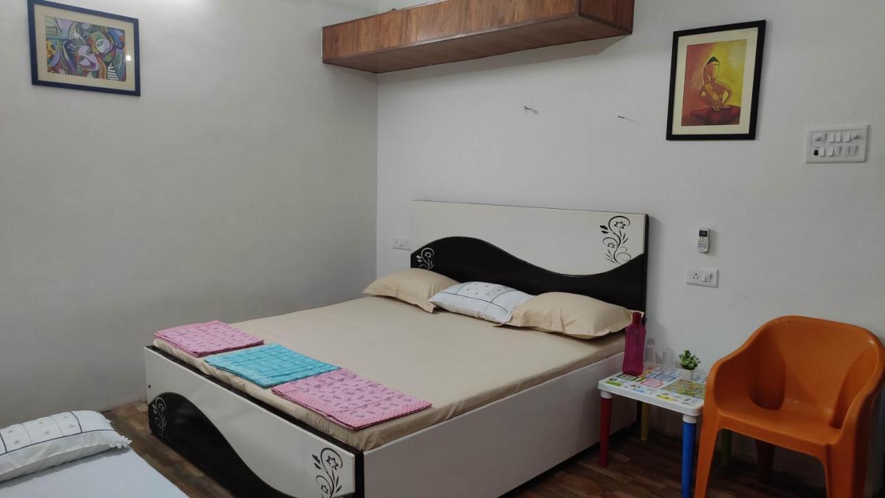Ira Homestay Mathura - Divine Spiritual Stay ภายนอก รูปภาพ