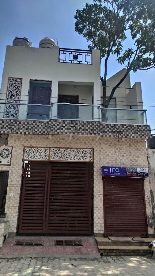Ira Homestay Mathura - Divine Spiritual Stay ภายนอก รูปภาพ